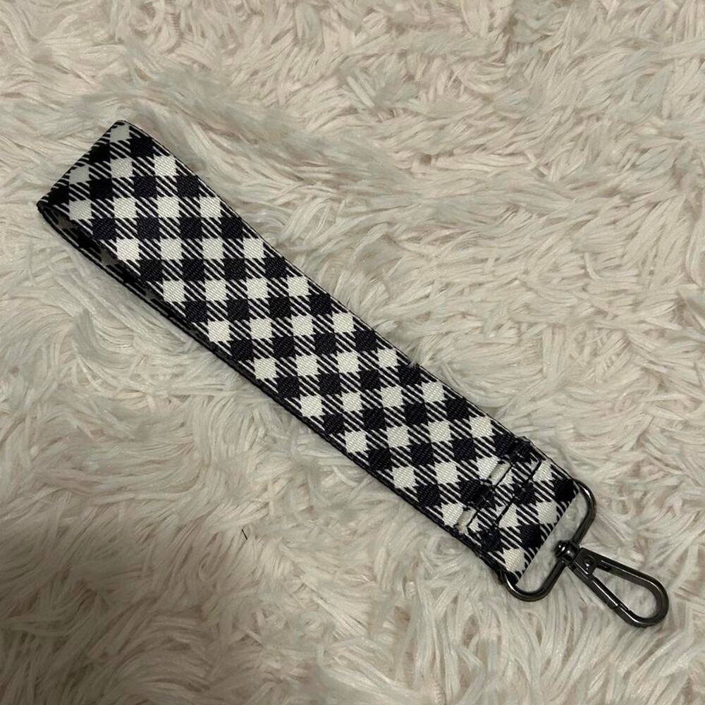 Black white houndstooth wristlet